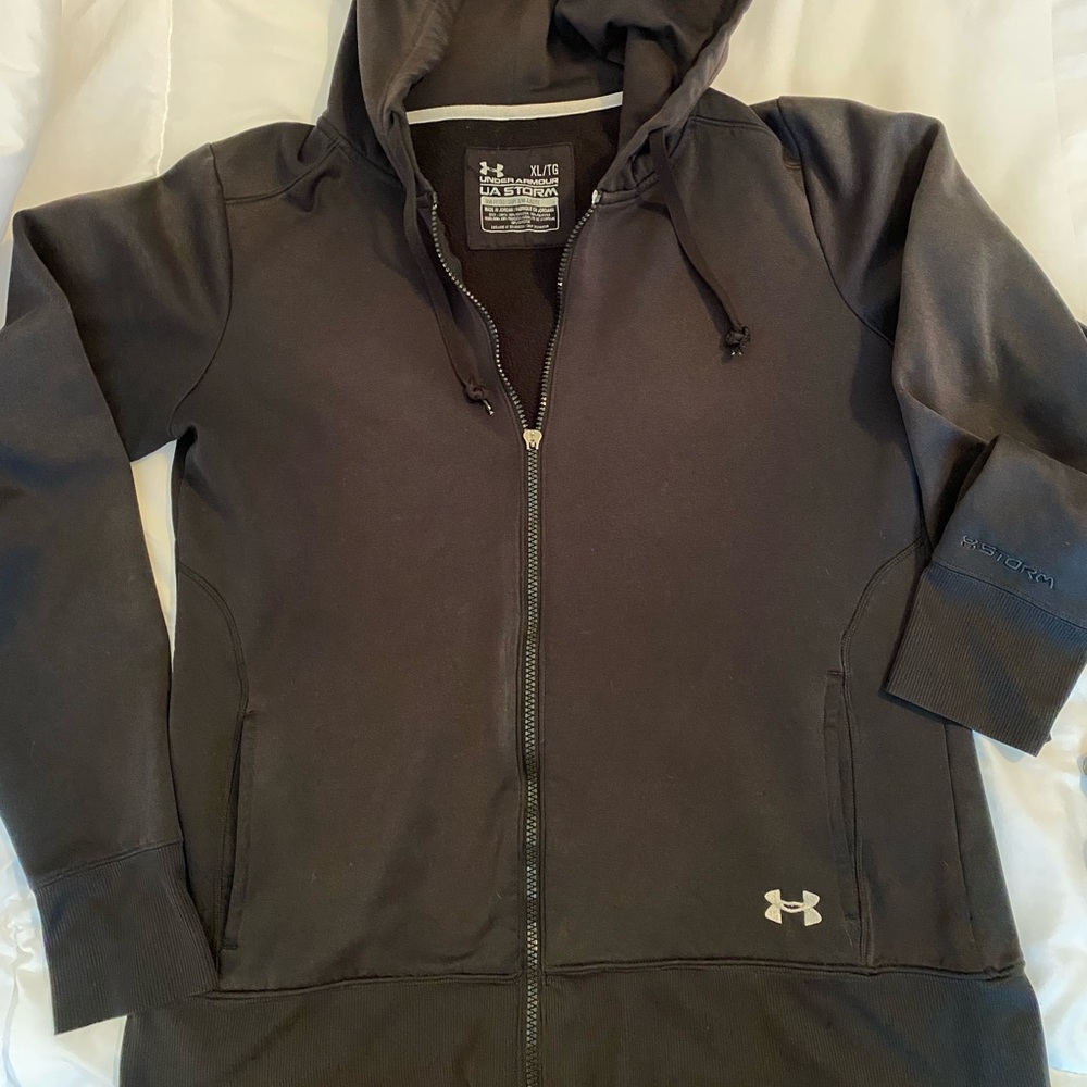 Black hoodie under Armour